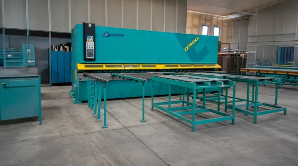 Cesoia Warcom Extrema per taglio di lamiere in ferro e inox